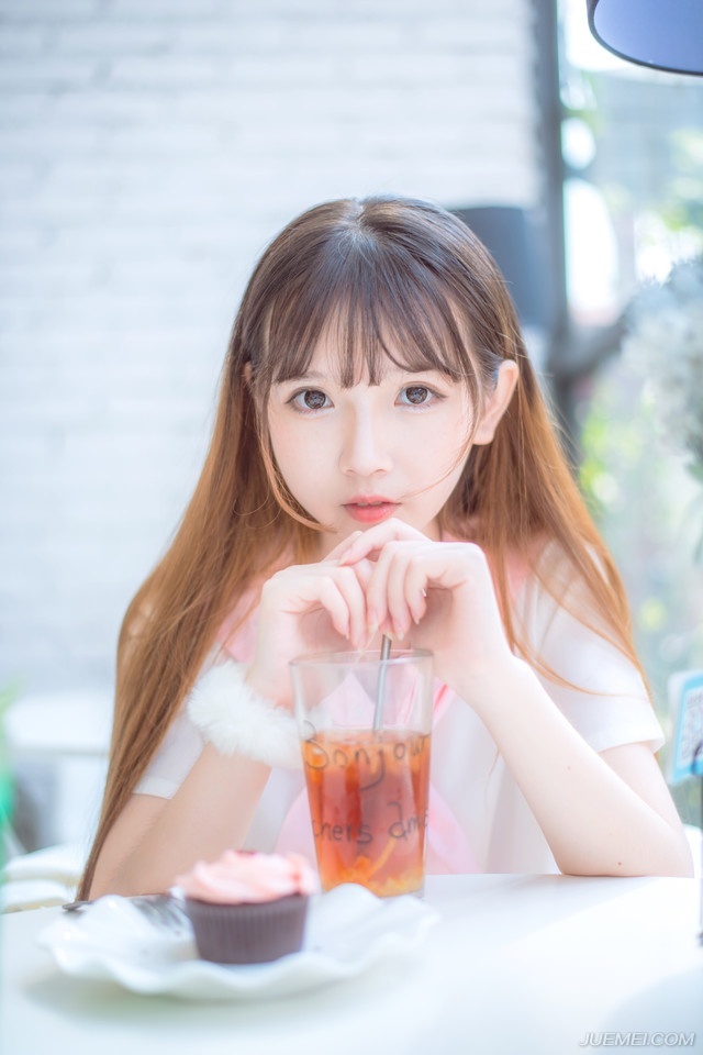 “此事你看着办，我不管，但别太过，小心过犹不及。”庞统摇了摇头，想到当初自己糊里糊涂的被贾诩拉到了吕布战车上，心里就不由得一阵腻歪。